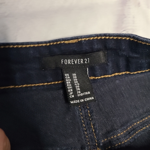 💙 Forever 21 Dark Wash High Waisted Denim Shorts - Picture 3 of 6